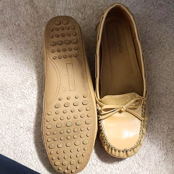 Shoes - Picture 2 of 3